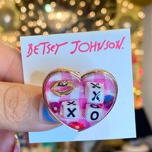 🦖❤️❤️❤️BETSEY JOHNSON VALENTINES DAY HEART RING 💍